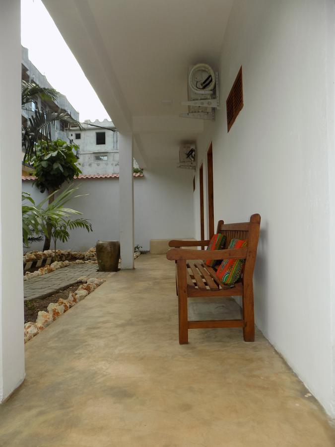 27 Cafe Zanzibar Airport Hotel Екстериор снимка